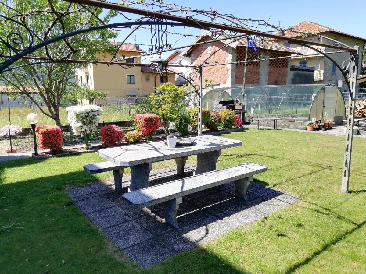 Appartement La Rosa Rossa à Cambiasca Extérieur photo